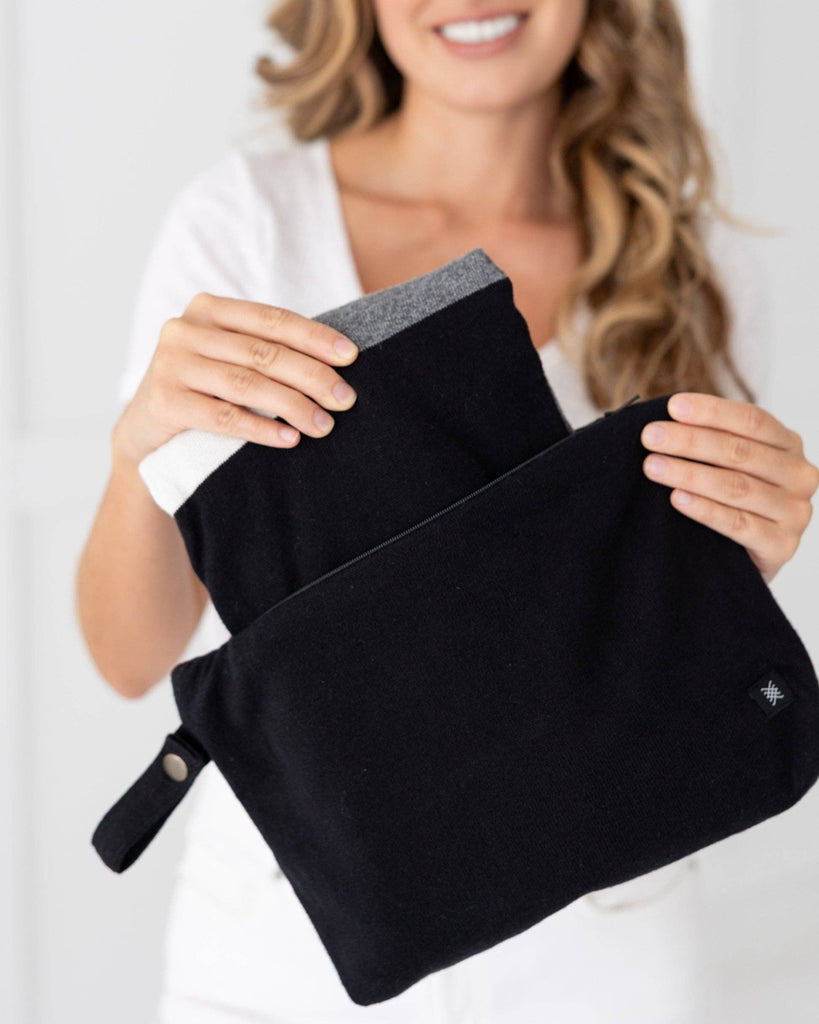 zestt organics - The Dreamsoft Travel Scarf Carry Pouch - Black